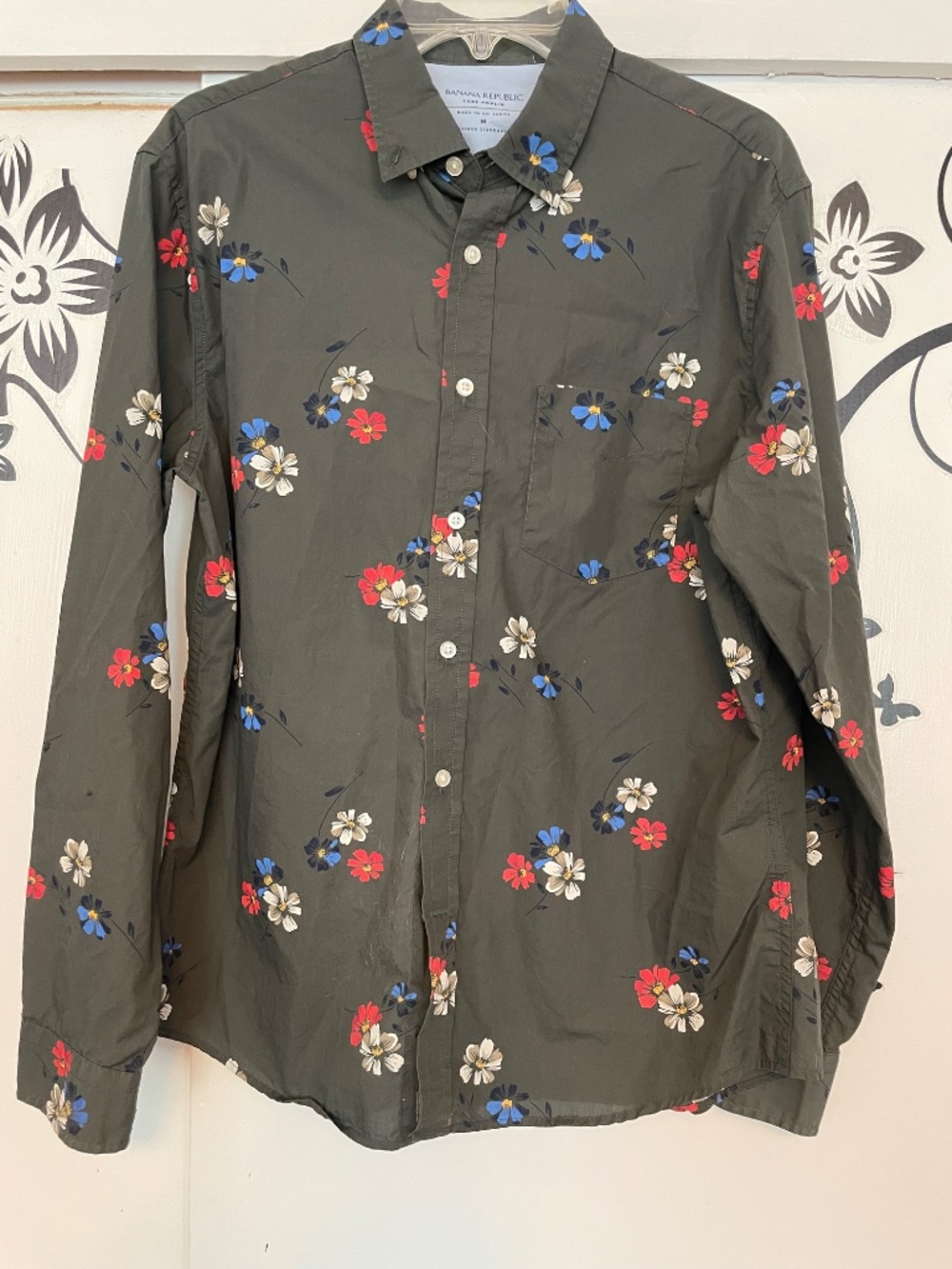 PRICE DROP! Banana Republic Luxe Poplin Men's Button Down Shirt - Medium
